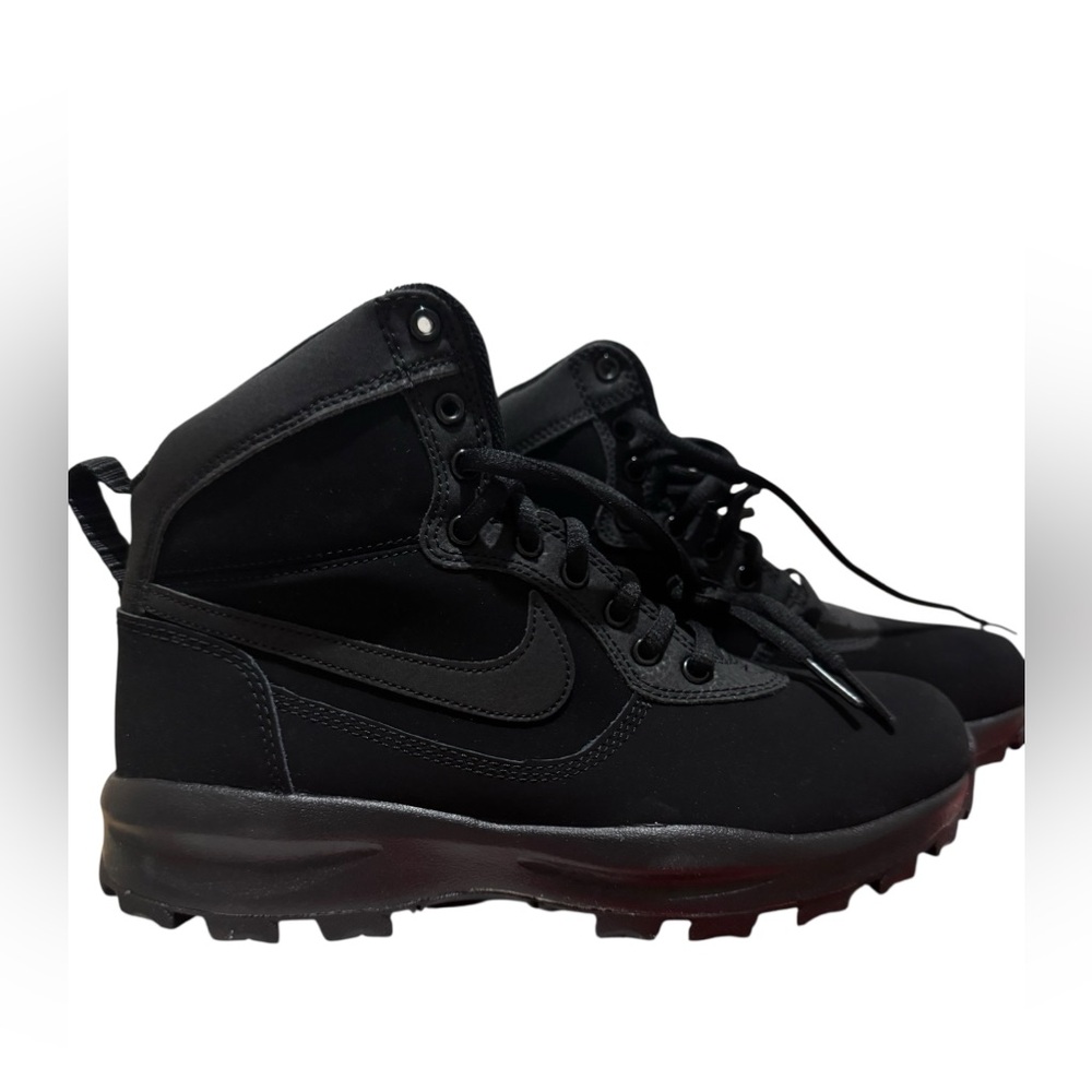 New Nike Manoadome Black Hiking
Training Boots Men's Size 7.5